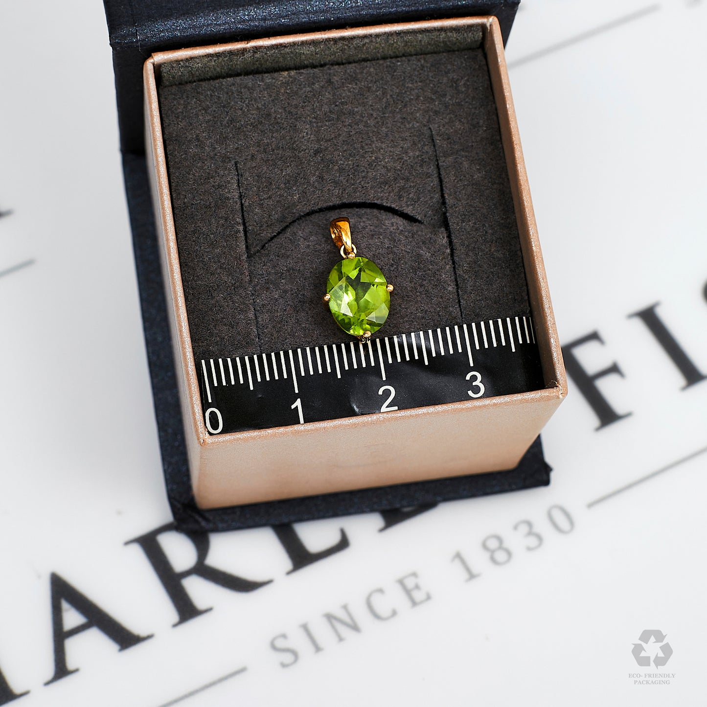 Pre-Owned 9ct Gold Oval Peridot Pendant