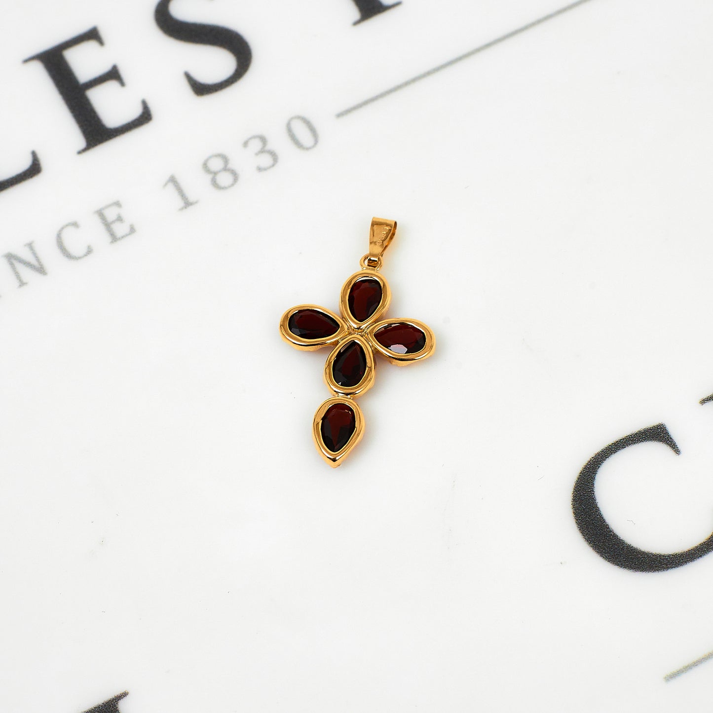 Pre-Owned 9ct Gold & 5 Garnet Cross Pendant