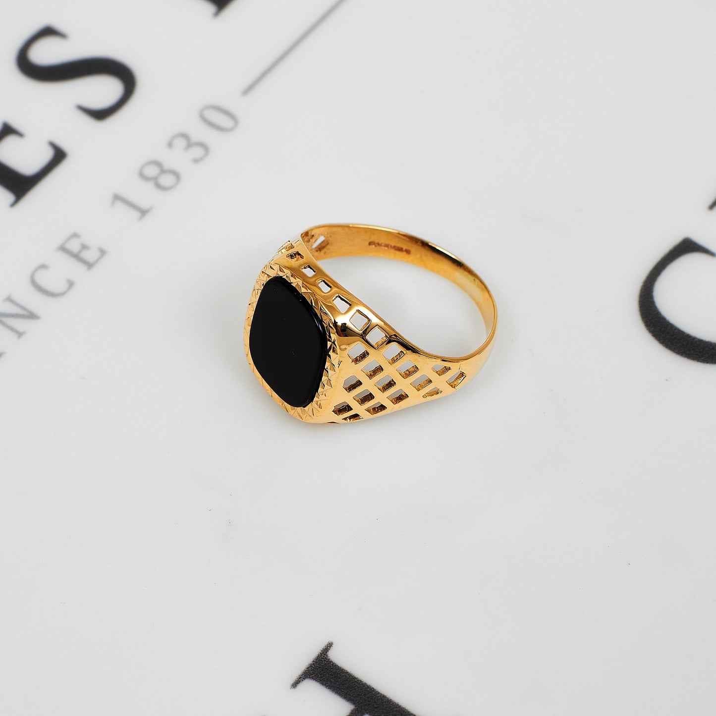 Pre-Owned 9ct Gold Rectangular Onyx Signet Ring Size R