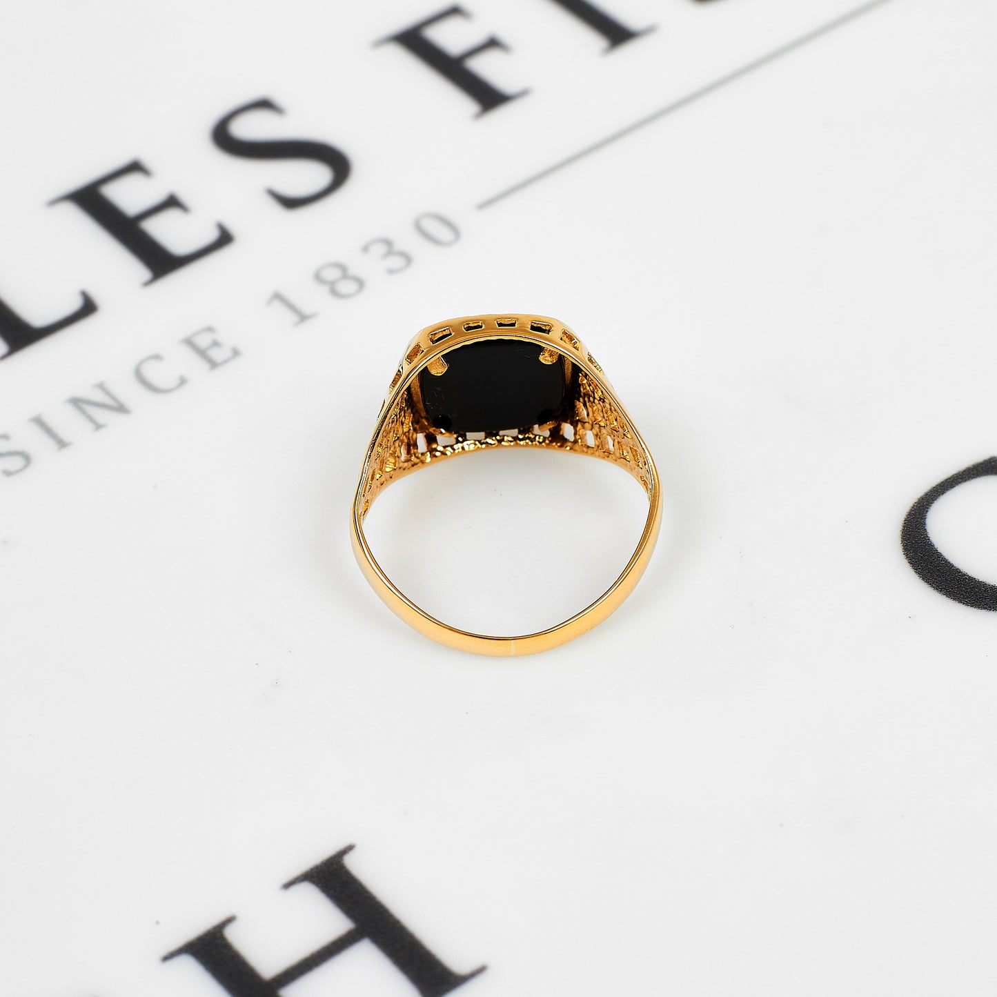 Pre-Owned 9ct Gold Rectangular Onyx Signet Ring Size R