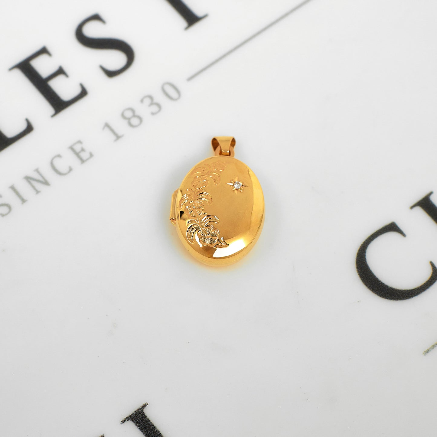 Pre-Owned 9ct Gold & Single Diamond Flower Design Locket