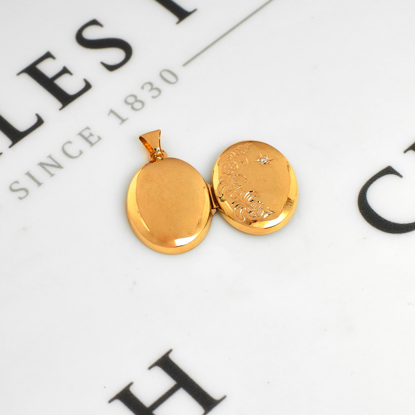 Pre-Owned 9ct Gold & Single Diamond Flower Design Locket
