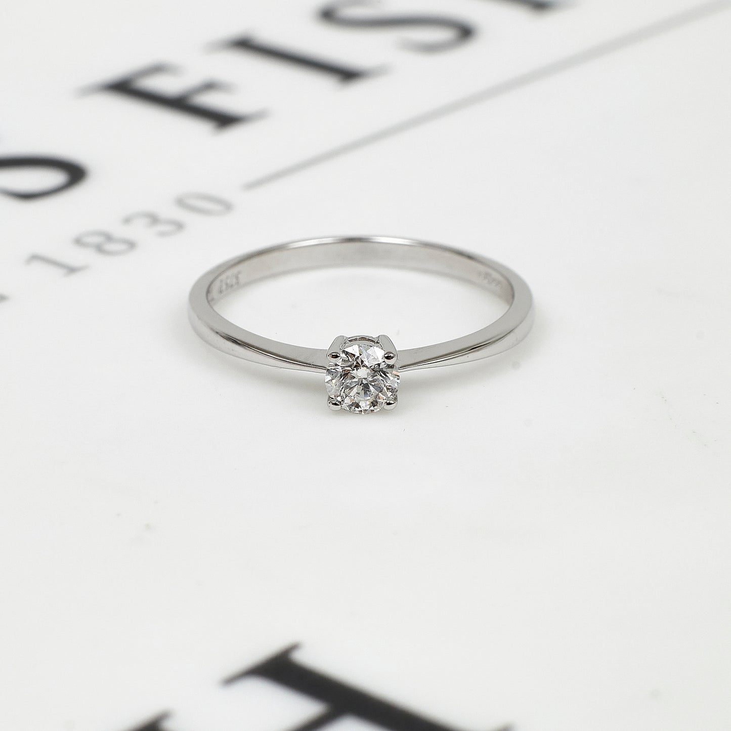 Pre-Owned 9ct White Gold & Diamond Solitaire Ring Size P.5