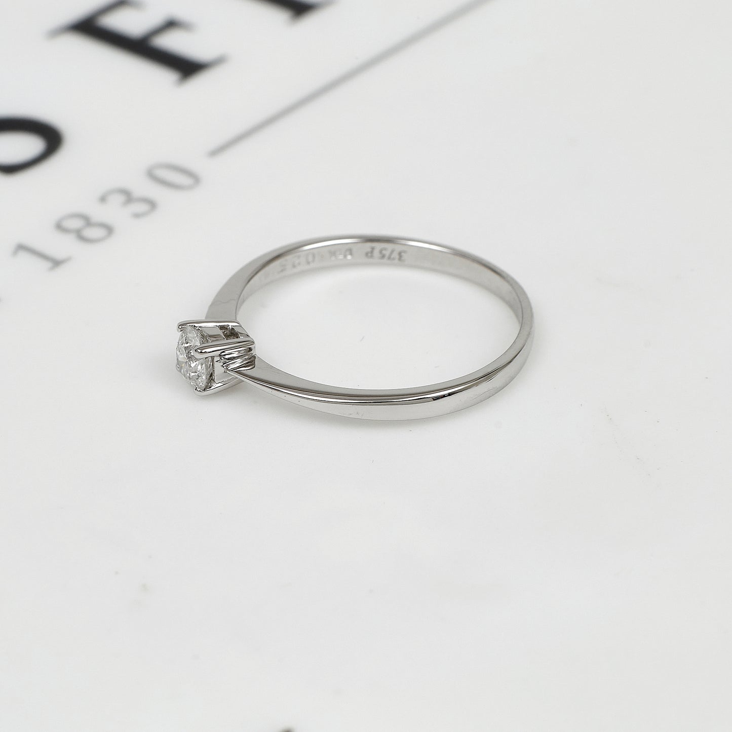 Pre-Owned 9ct White Gold & Diamond Solitaire Ring Size P.5