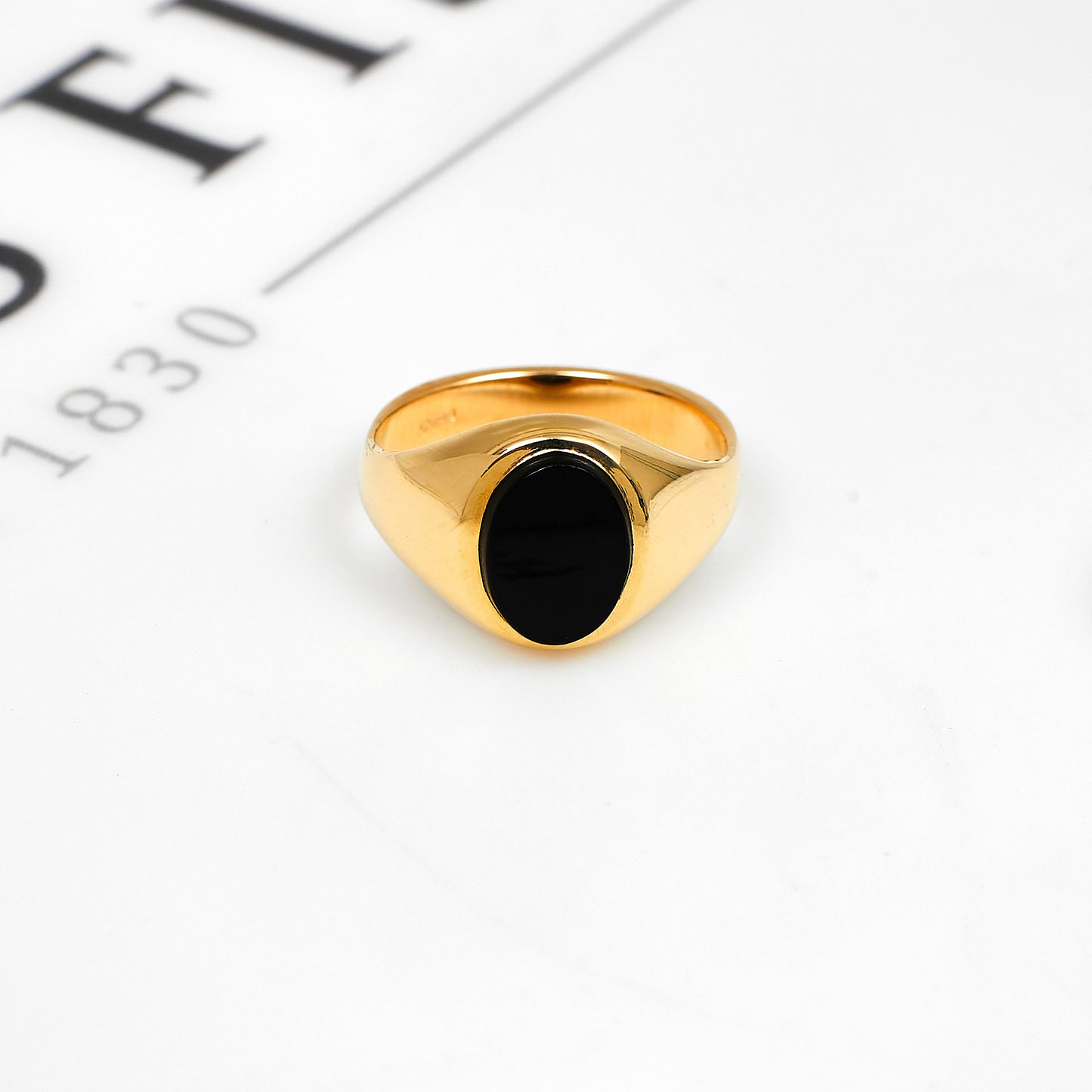 Pre-Owned 9ct Gold Oval Onyx Signet Ring Size I