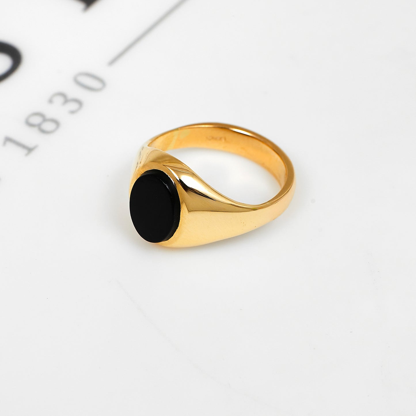 Pre-Owned 9ct Gold Oval Onyx Signet Ring Size I