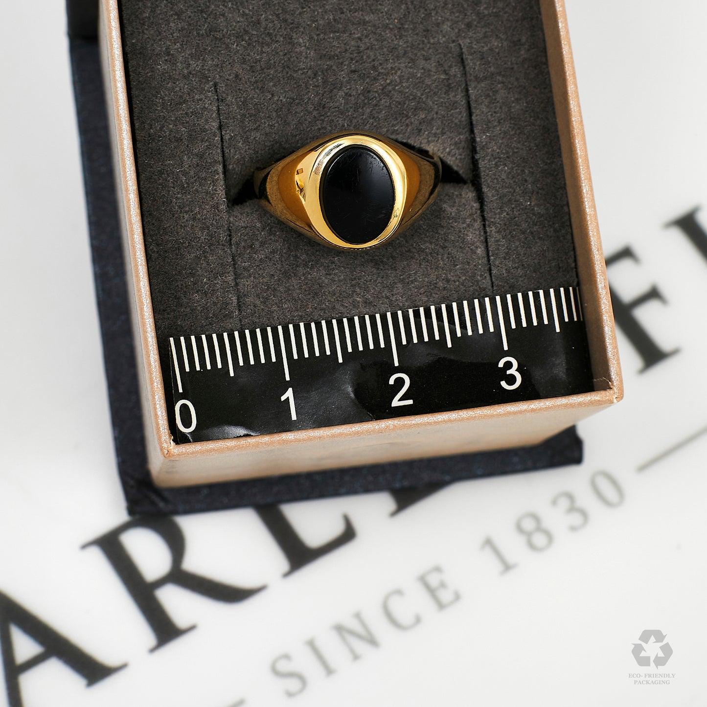Pre-Owned 9ct Gold Oval Onyx Signet Ring Size I