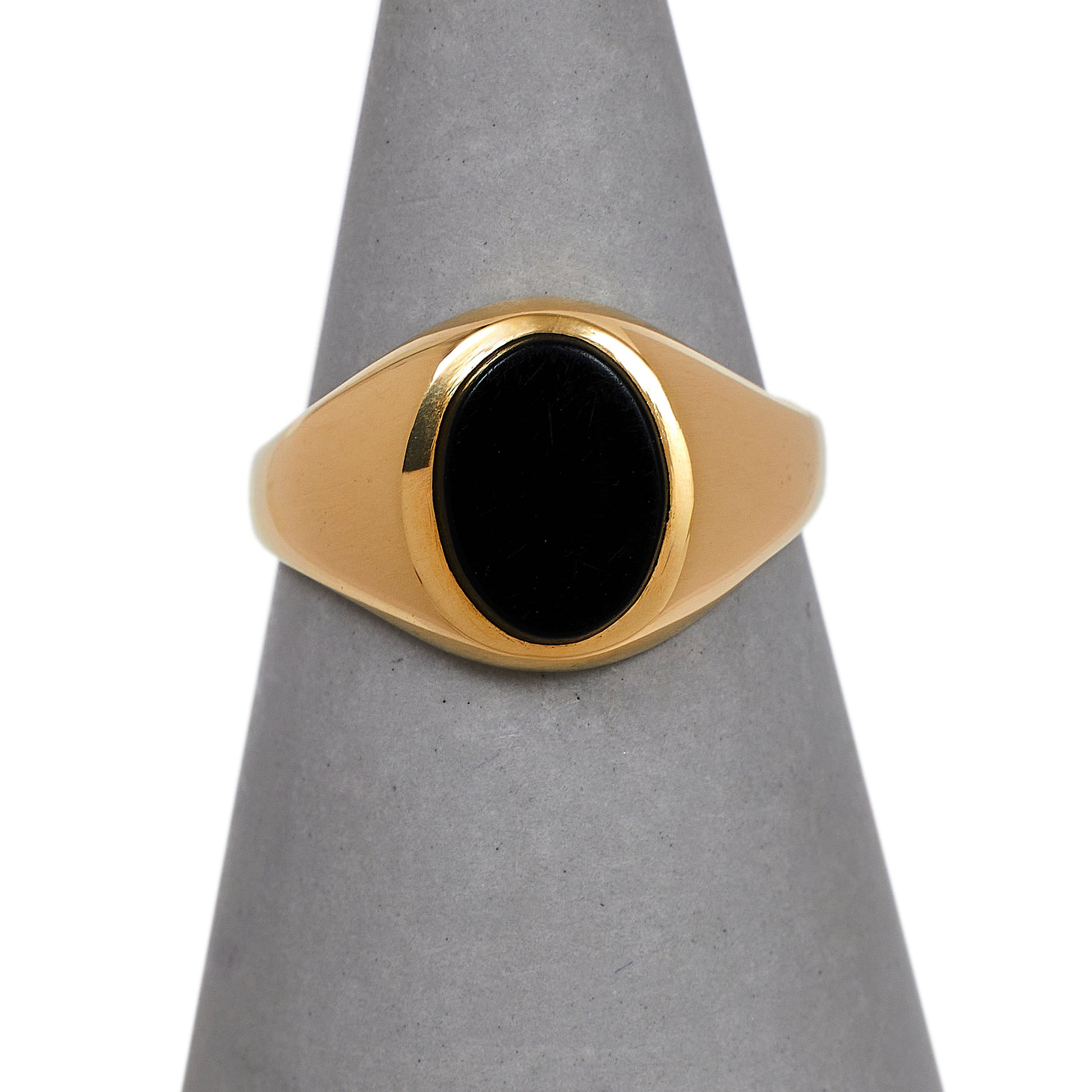 Pre-Owned 9ct Gold Oval Onyx Signet Ring Size I