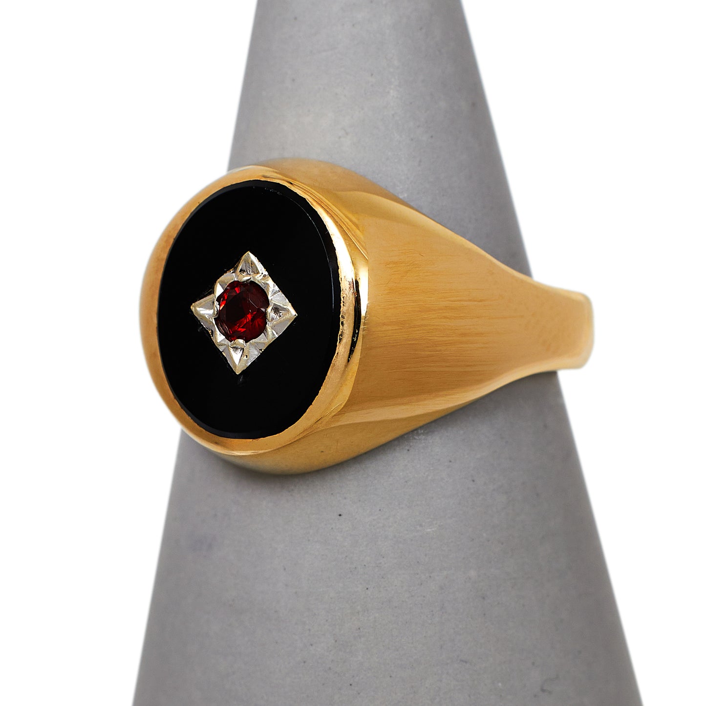 Pre-Owned 9ct Gold Oval Onyx & Garnet Signet Ring Size O