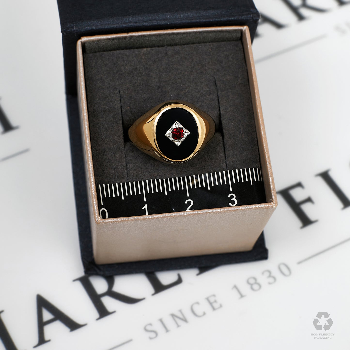 Pre-Owned 9ct Gold Oval Onyx & Garnet Signet Ring Size O