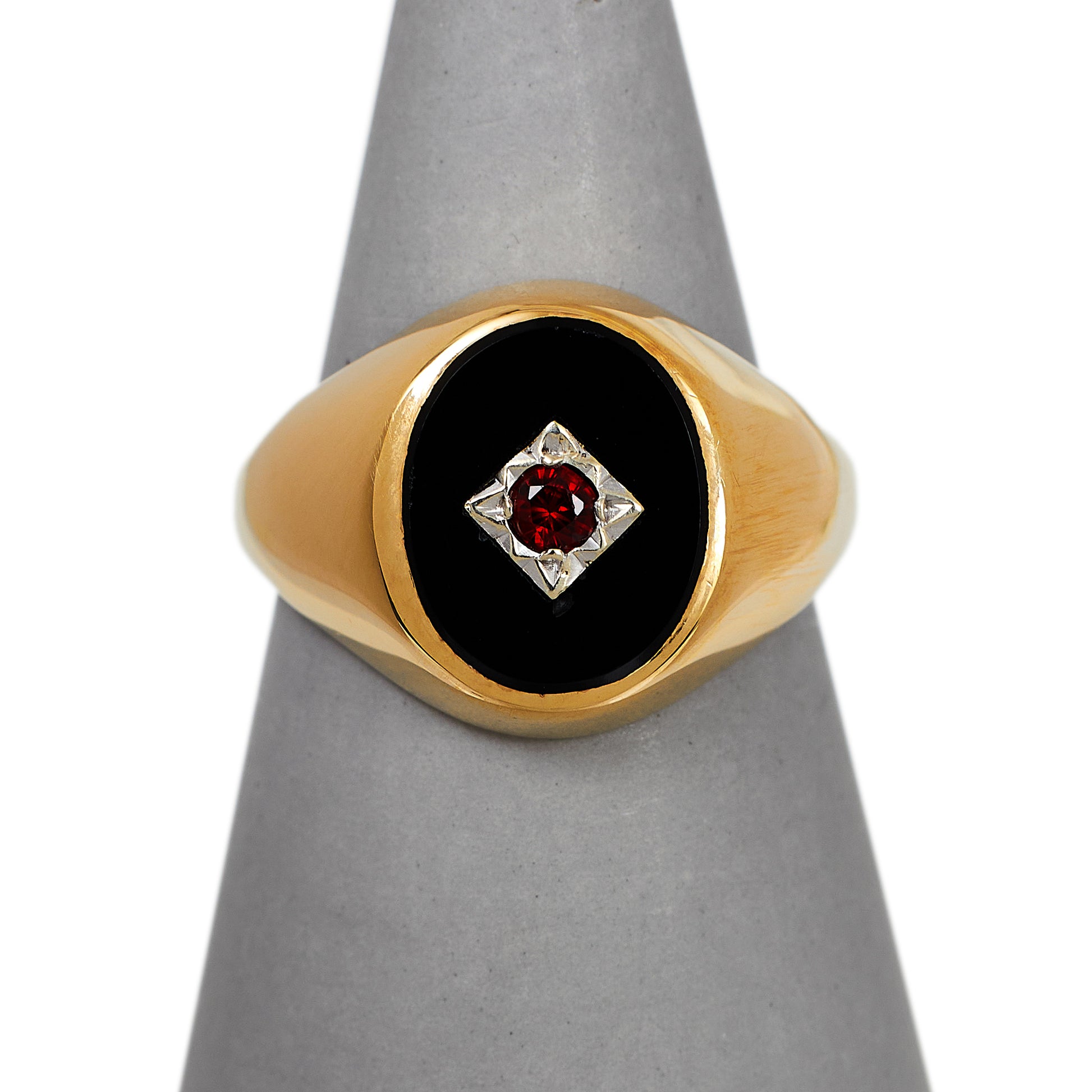 Pre-Owned 9ct Gold Oval Onyx & Garnet Signet Ring Size O