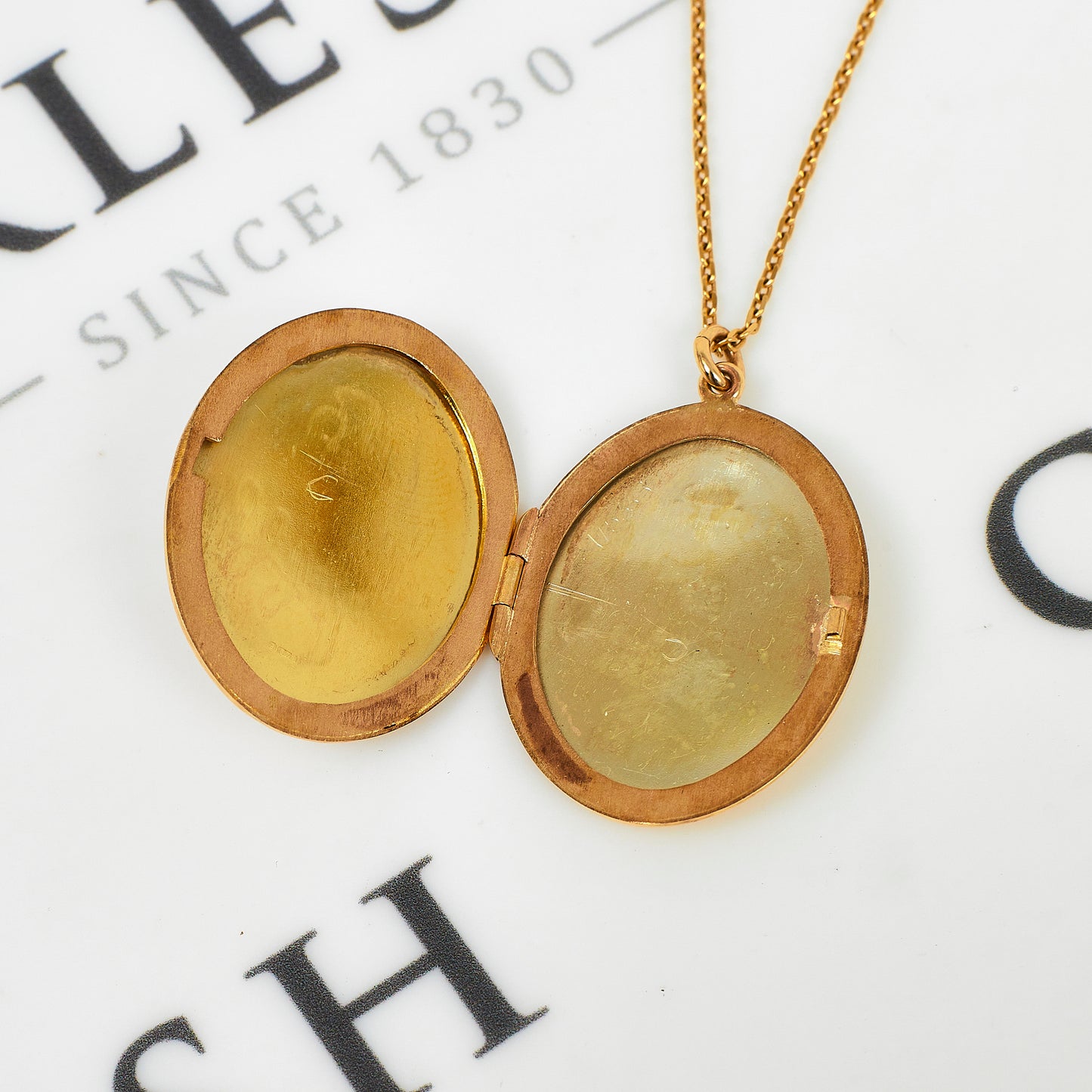 Pre-Owned 9ct Gold Flower Design Oval Locket