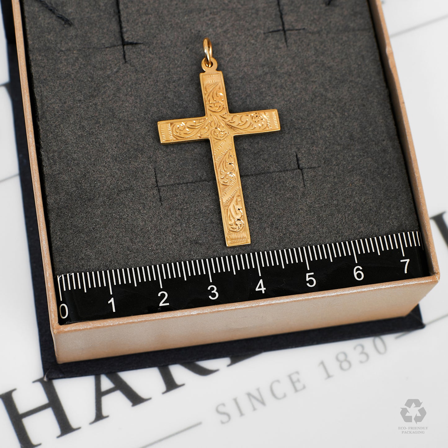 Pre-Owned 9ct Gold Mid-Size Patterned Cross Pendant