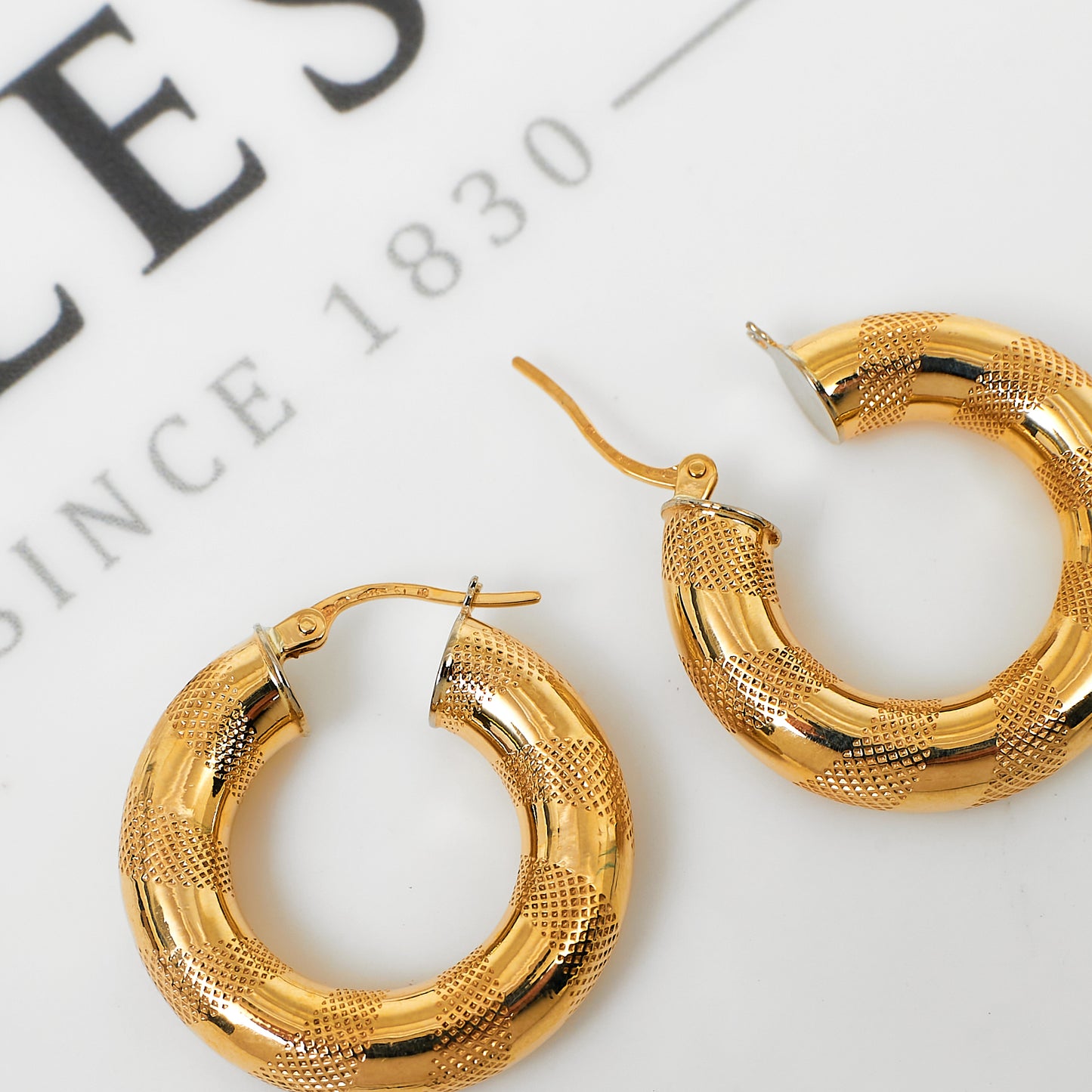 Pre-Owned 9ct Gold Guilloche Design Twist Hoop Earrings