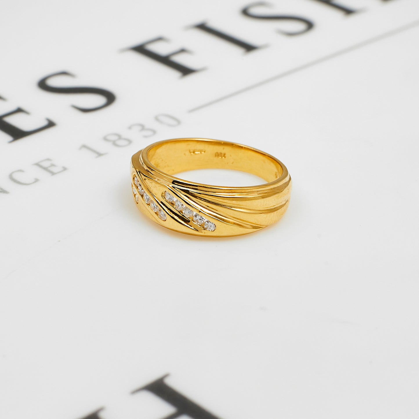 Pre-Owned 18ct Gold & Diamond Dress Ring Size M