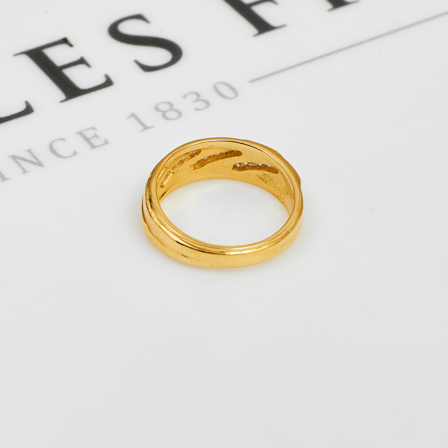 Pre-Owned 18ct Gold & Diamond Dress Ring Size M
