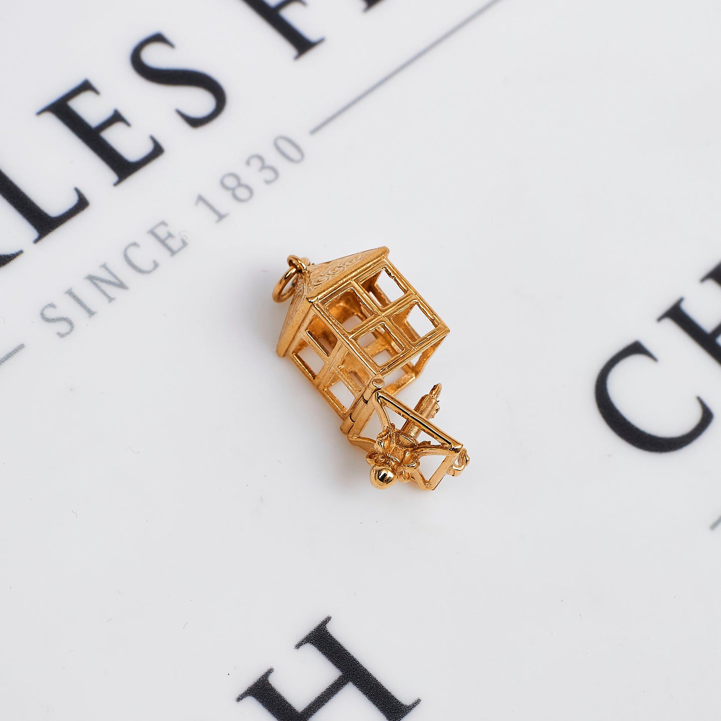 Pre-Owned 9ct Gold Lantern & Candle Charm