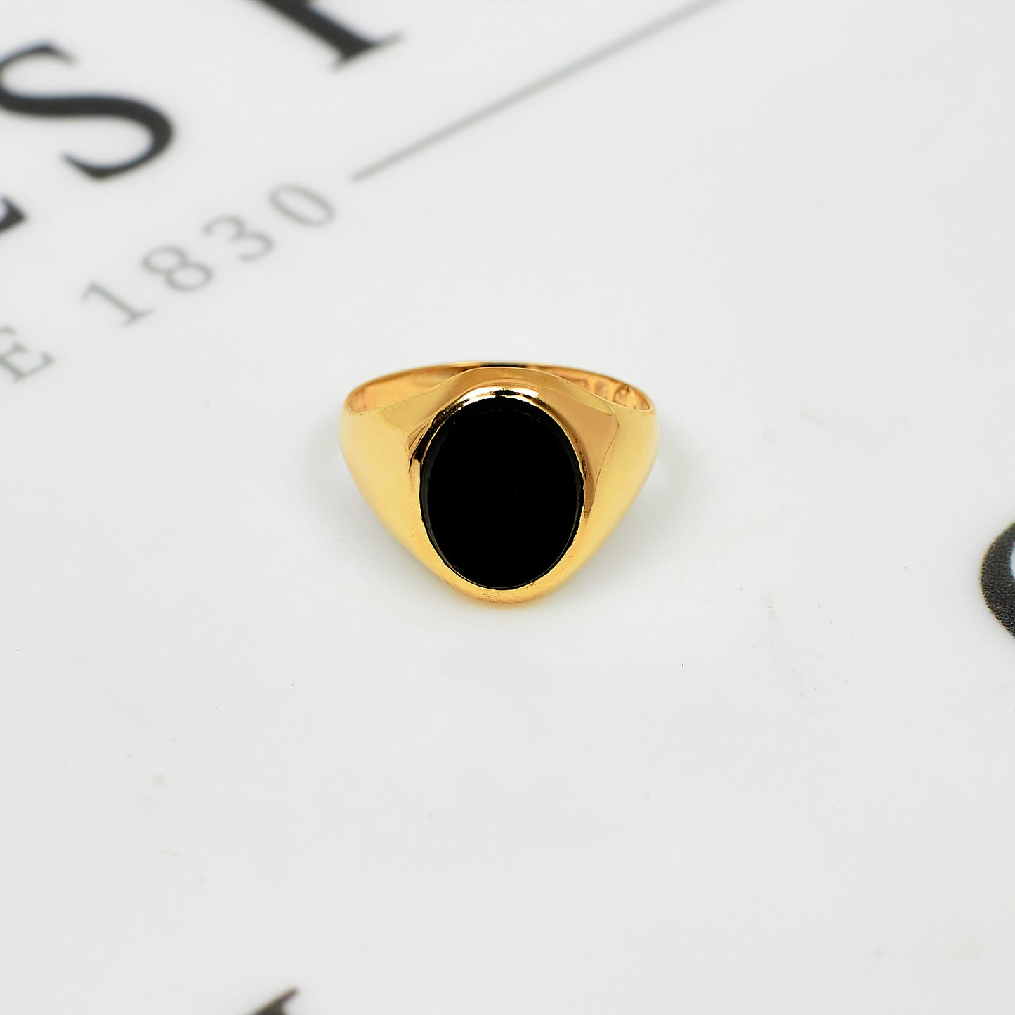 Pre-Owned 9ct Gold Oval Onyx Signet Ring Size I