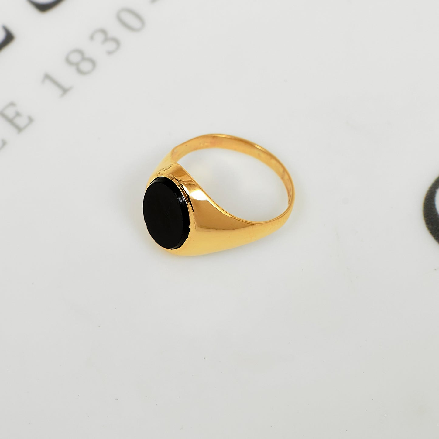 Pre-Owned 9ct Gold Oval Onyx Signet Ring Size I