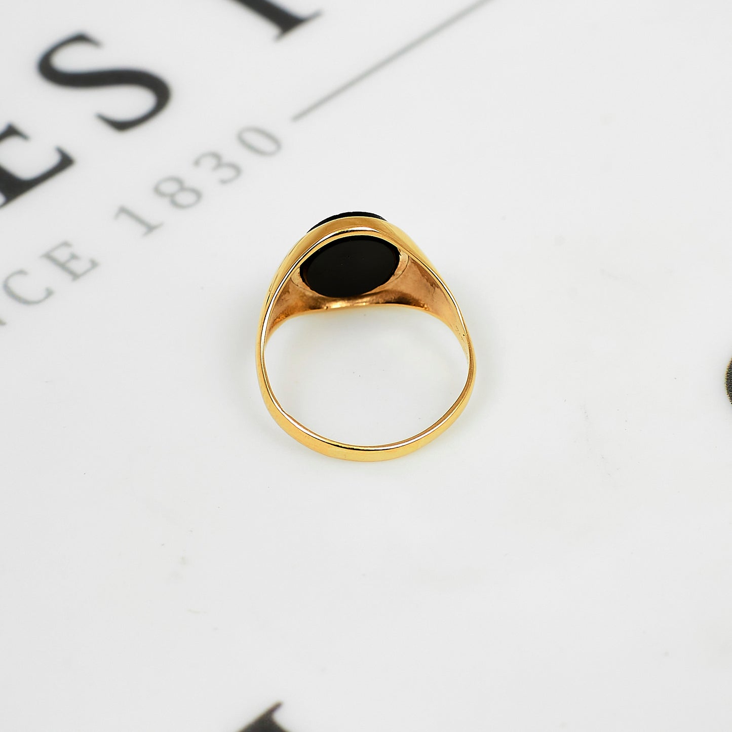Pre-Owned 9ct Gold Oval Onyx Signet Ring Size I