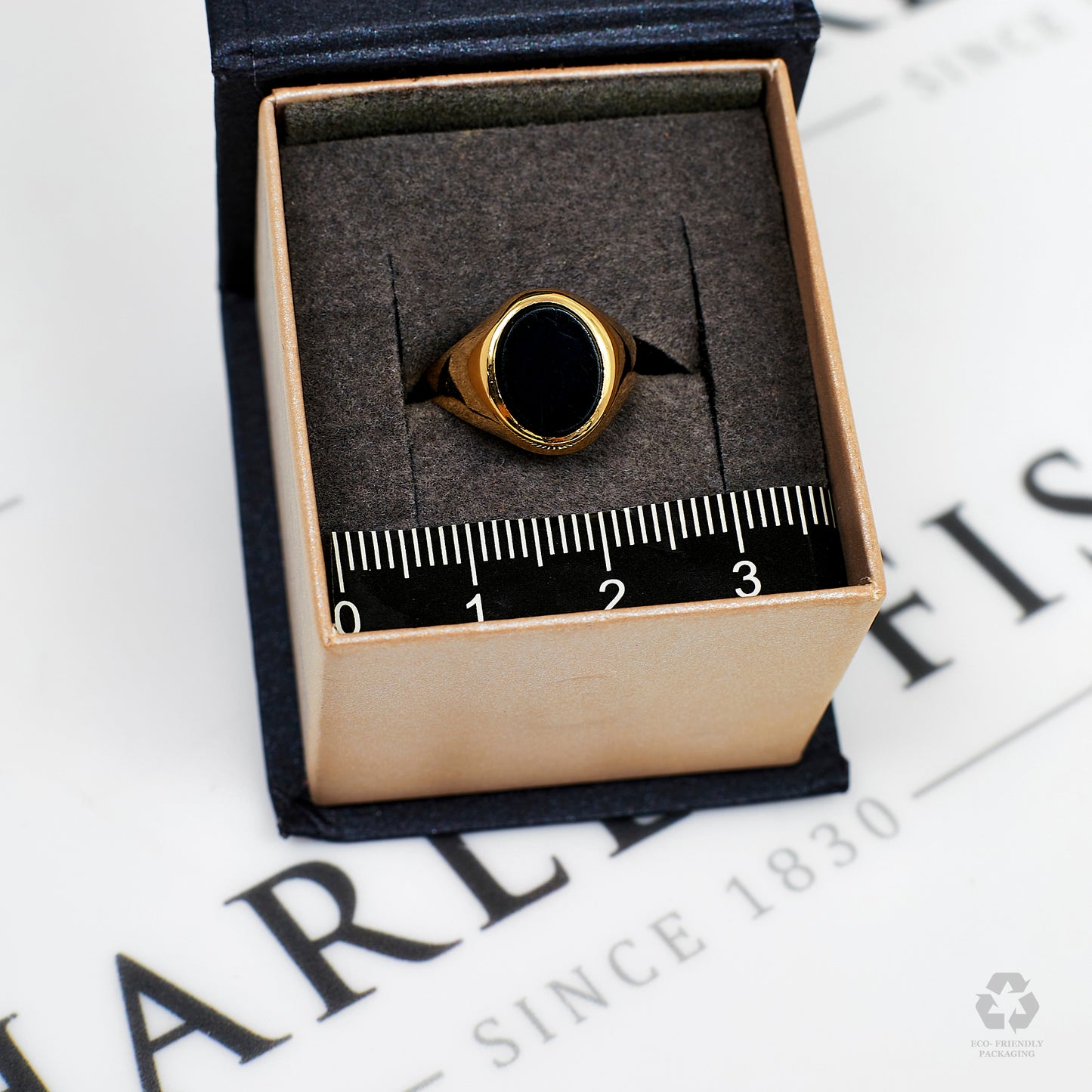 Pre-Owned 9ct Gold Oval Onyx Signet Ring Size I