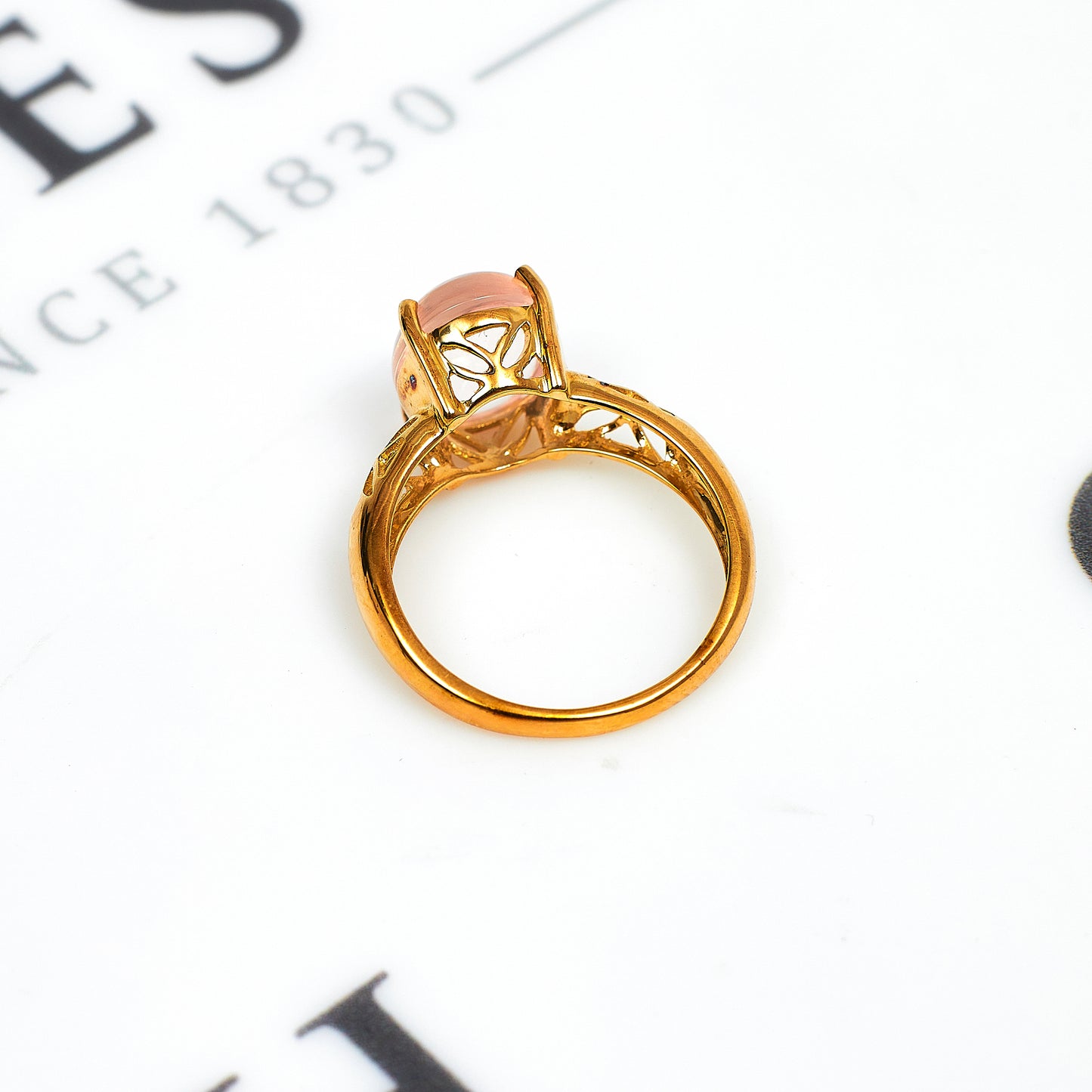 Pre-Owned 9ct Gold Oval Cabochon Rose Quartz Ring