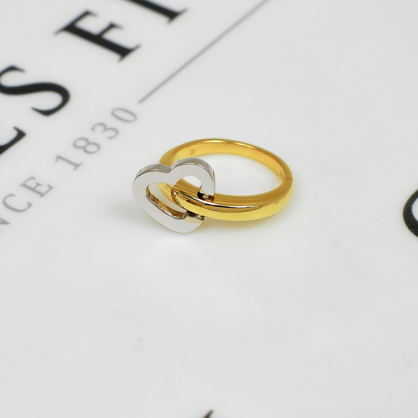 Pre-Owned 9ct Gold 2 Tone Heart Ring Size J.5