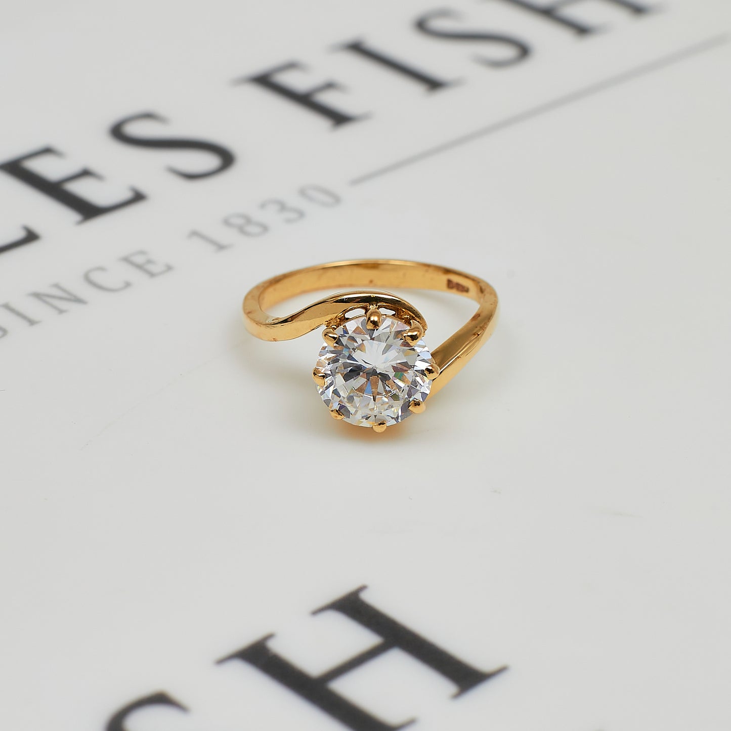 Pre-Owned 9ct Gold CZ Crossover Shoulders Dress Ring Size P