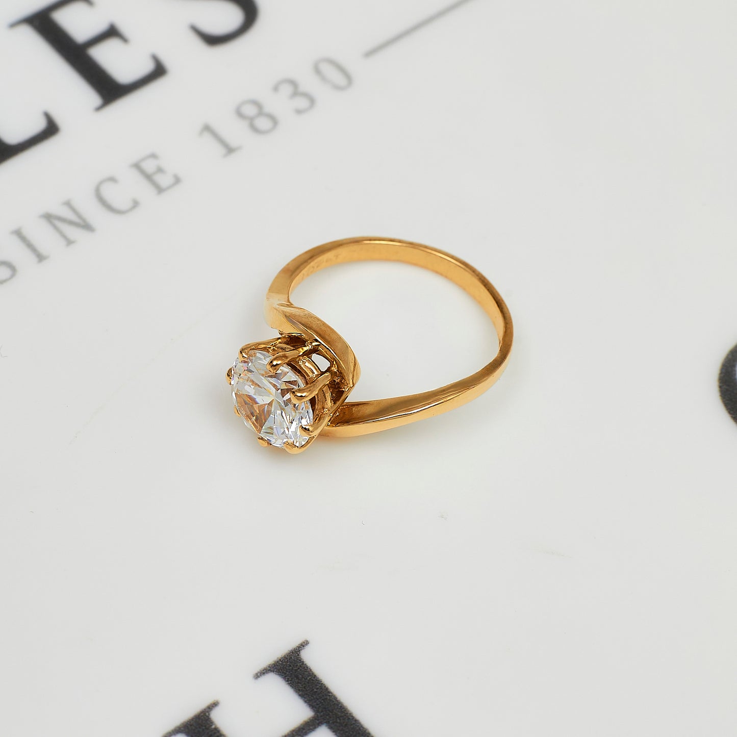 Pre-Owned 9ct Gold CZ Crossover Shoulders Dress Ring Size P