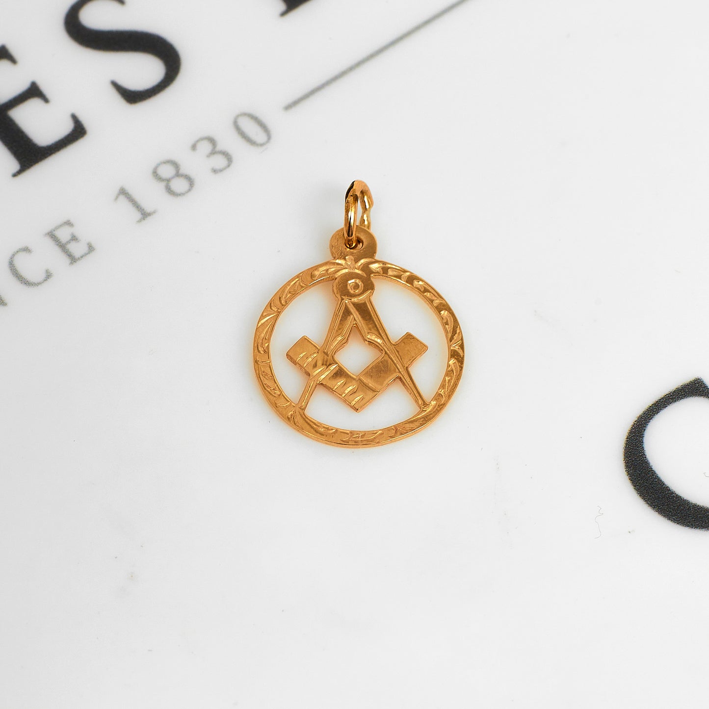 Pre-Owned 9ct Gold Masonic Compass & Square Pendant Small