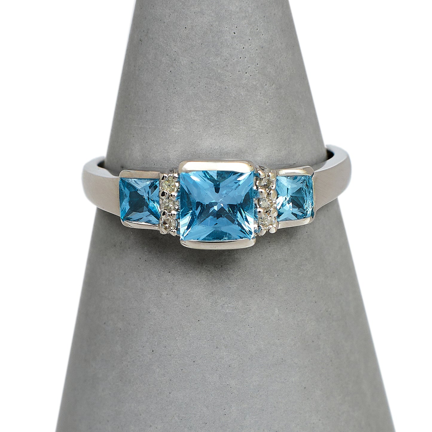 Pre-Owned 9ct White Gold & Diamond Ring Size N