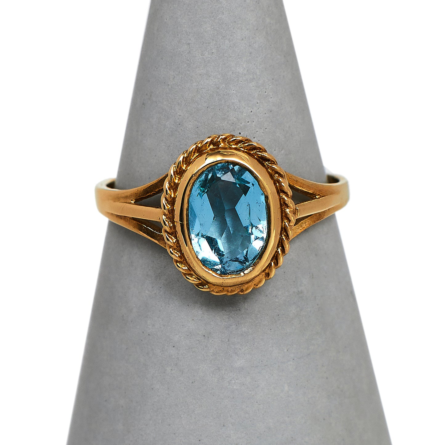 Pre-Owned 9ct Gold Oval Blue Topaz Ring Size K