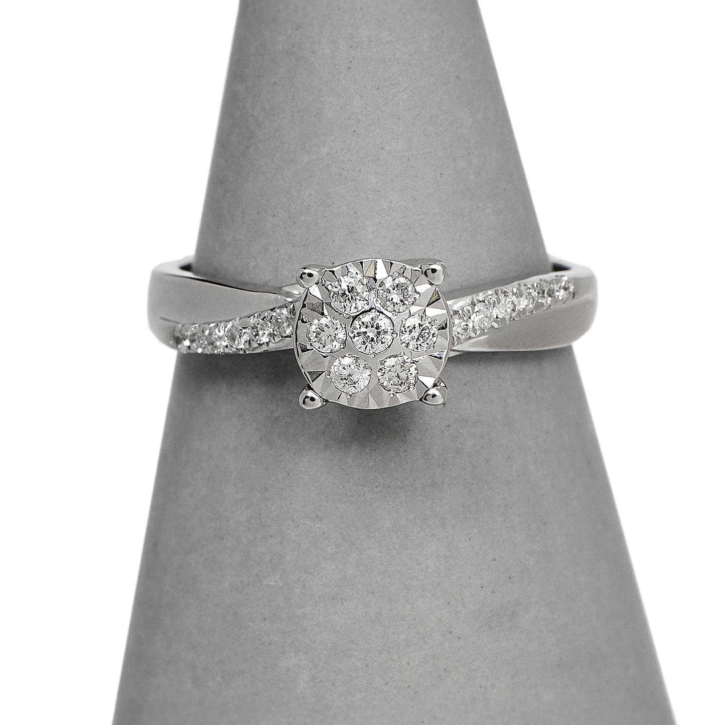 Pre-Owned 9ct White Gold 9 Illusion Set Diamond Ring Size L