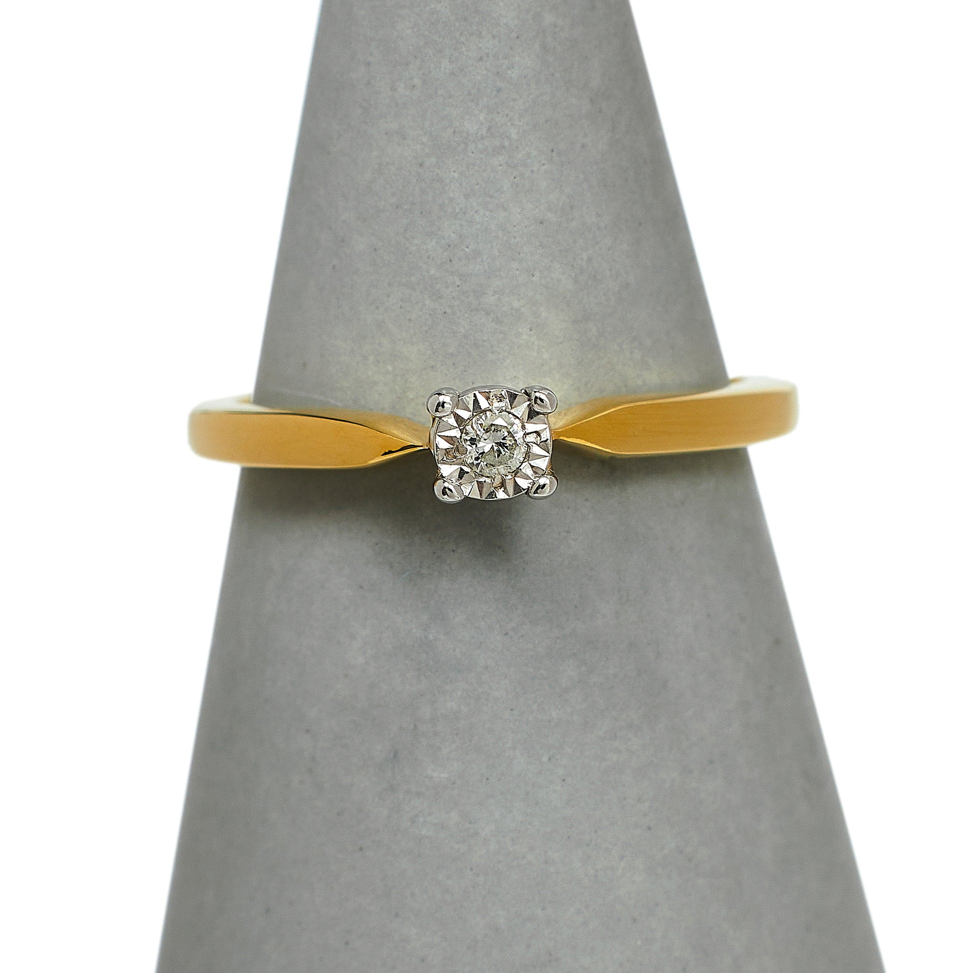Pre-Owned 9ct Gold Illusion Set Diamond Ring Size J