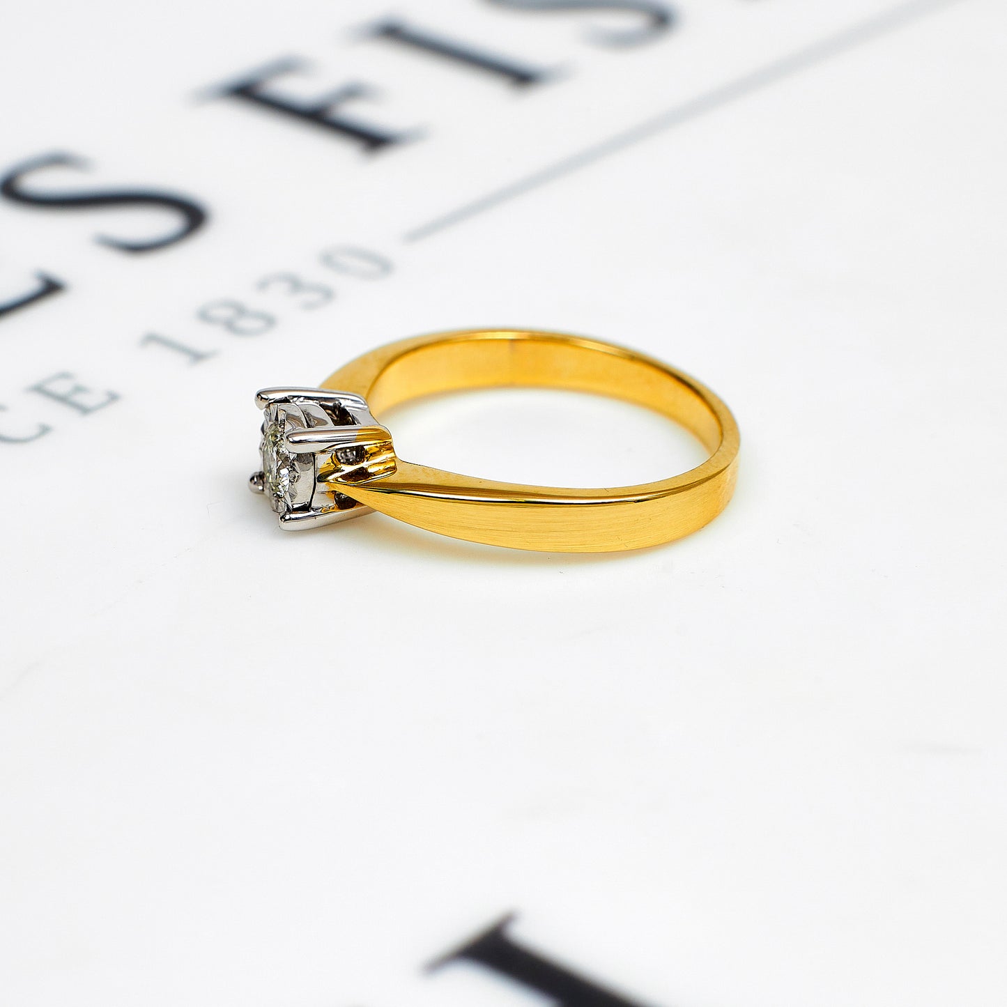 Pre-Owned 9ct Gold Illusion Set Diamond Ring Size M