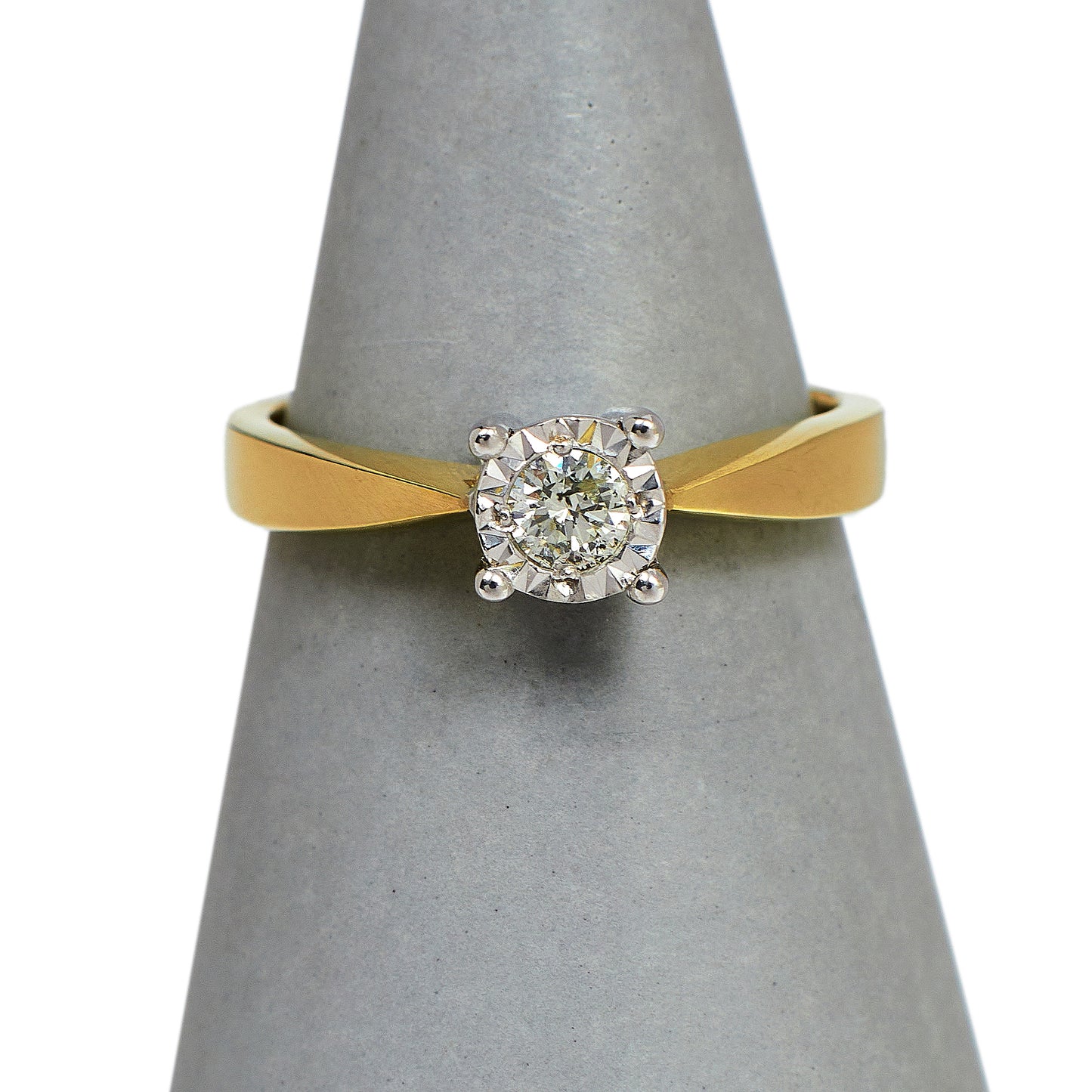 Pre-Owned 9ct Gold Illusion Set Diamond Ring Size M