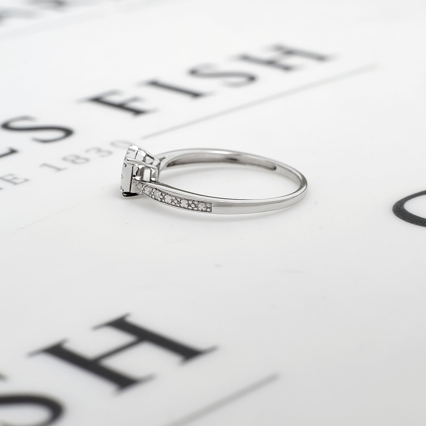 Pre-Owned 9ct White Gold Square Diamond Ring Shoulders Set