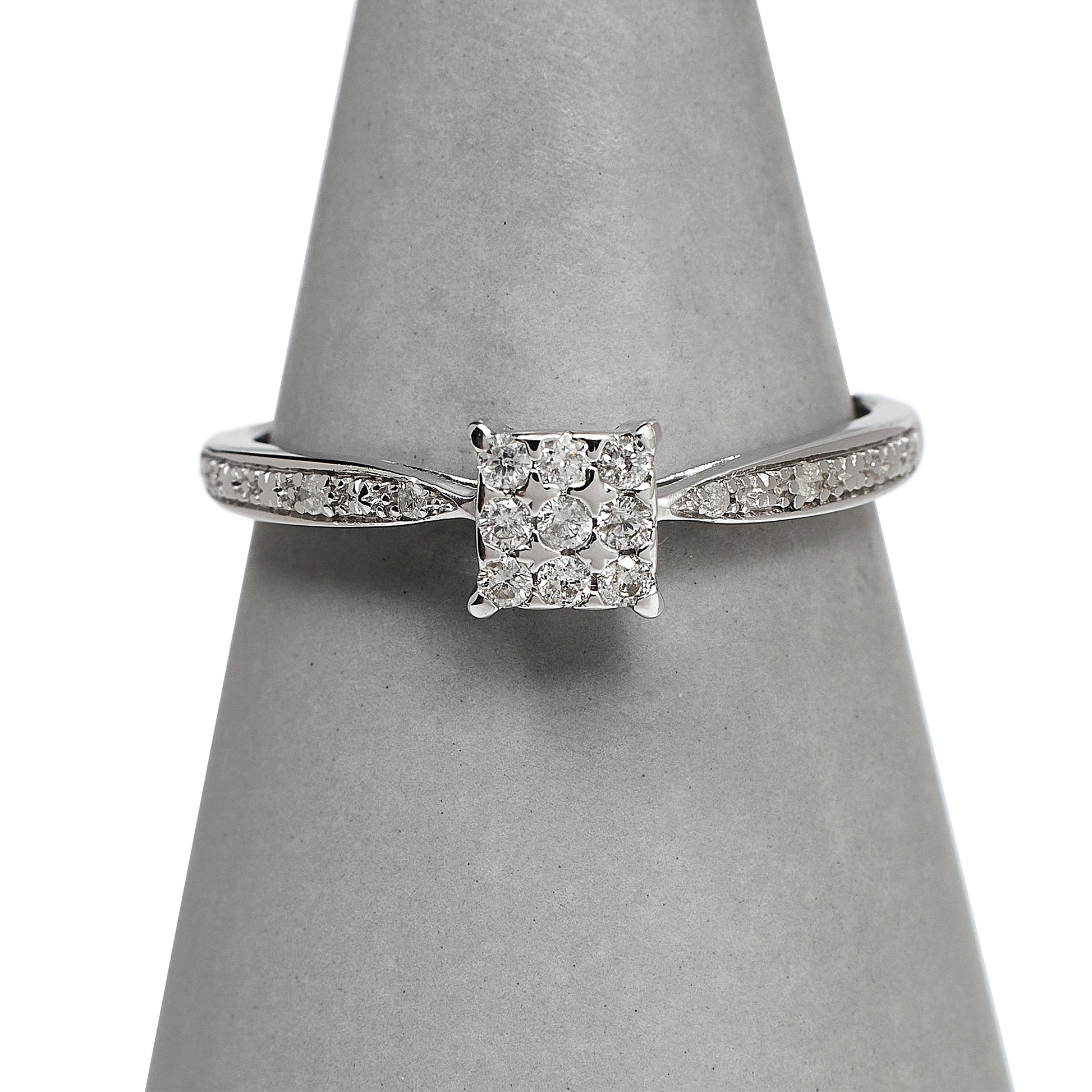 Pre-Owned 9ct White Gold Square Diamond Ring Shoulders Set