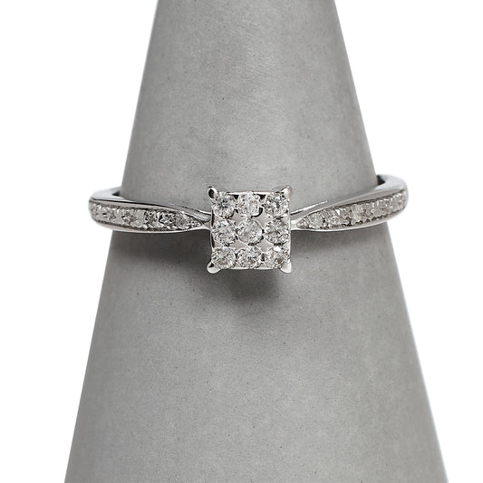 Pre-Owned 9ct White Gold Square Diamond Ring Shoulders Set