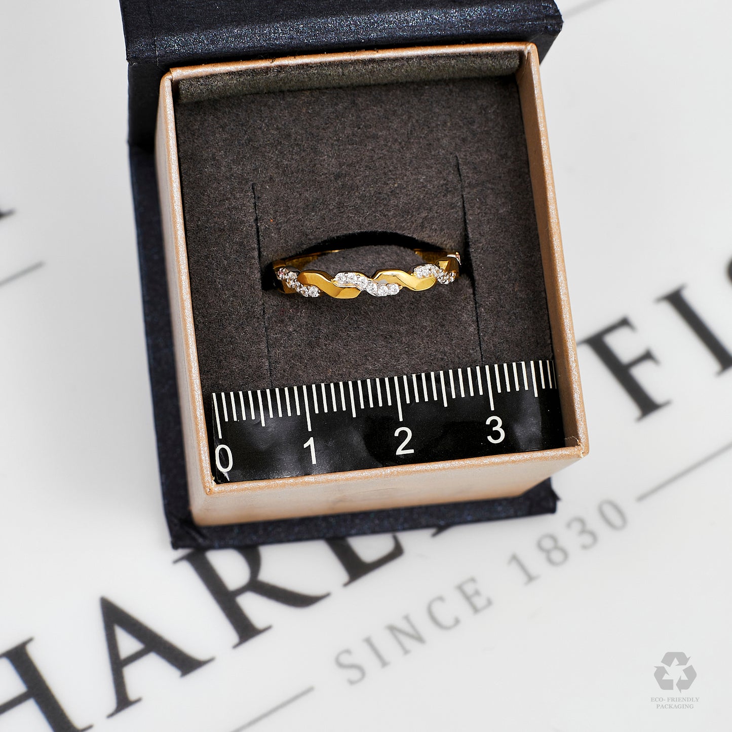 Pre-Owned 14ct Gold & CZ Twist Band Ring Size O