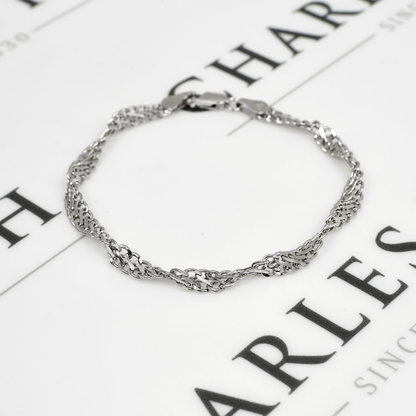 Pre-Owned 9ct White Gold Figure of 8 Twist Bracelet 8 Inch