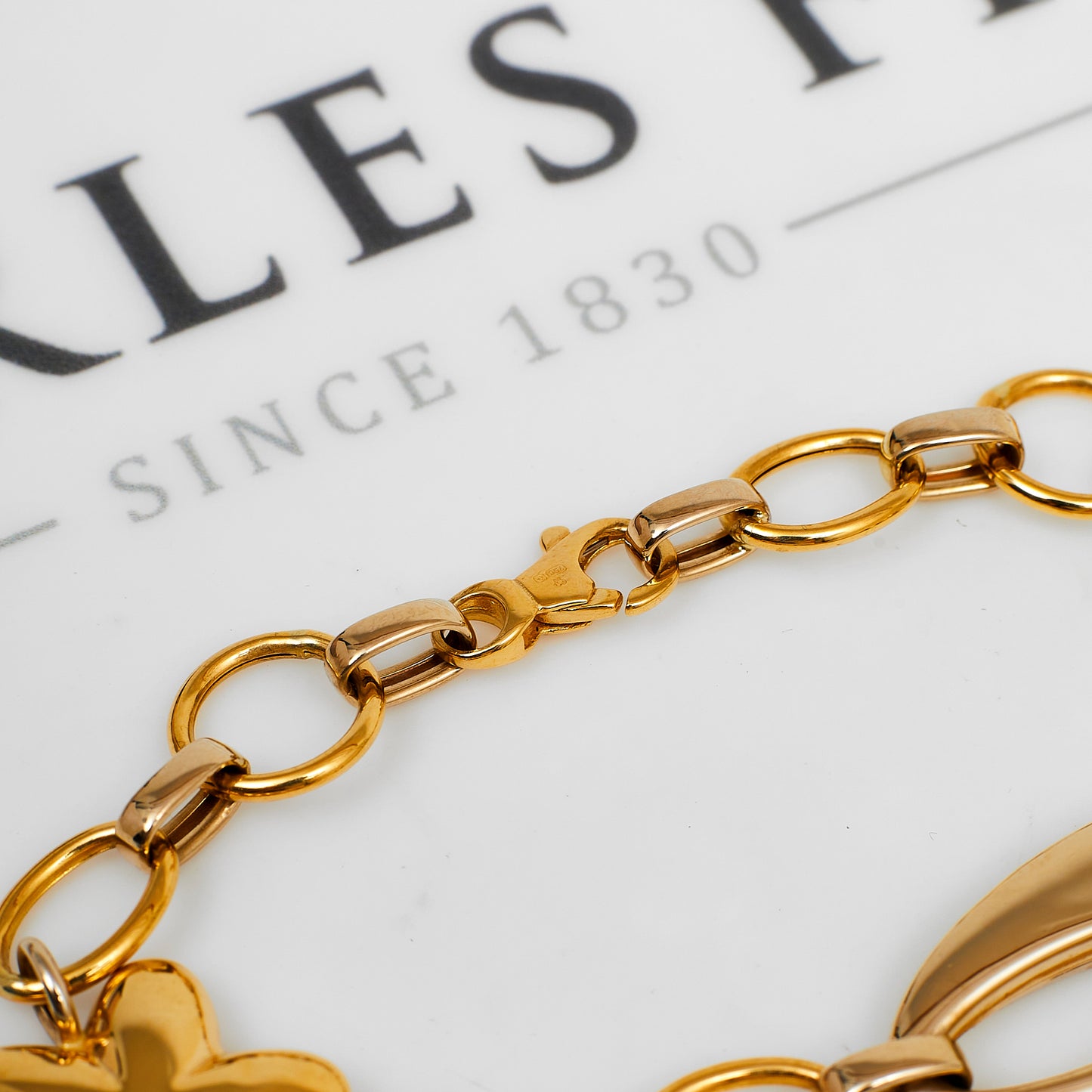 Pre-Owned 18ct Gold Oval & Flower Link Bracelet 8 Inch