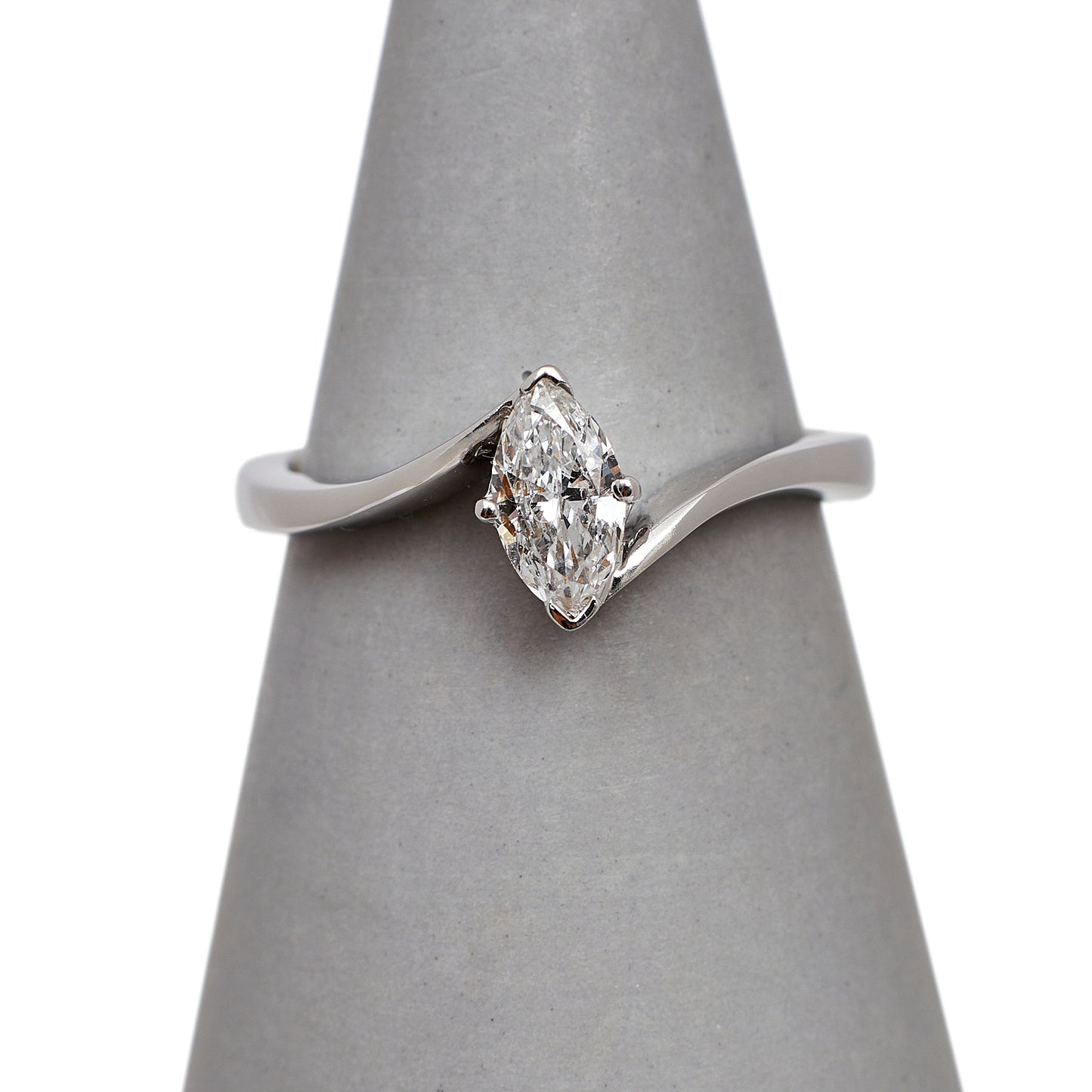 Pre-Owned 18ct White Gold Marquise Cut Diamond Ring Size M.5