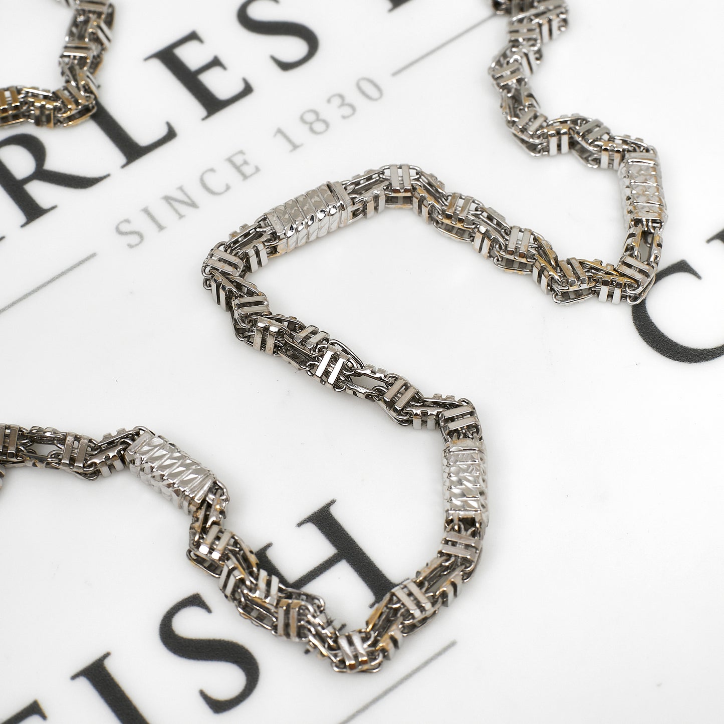 Pre-Owned 9ct White Gold Hollow Rectangle Chain Necklace