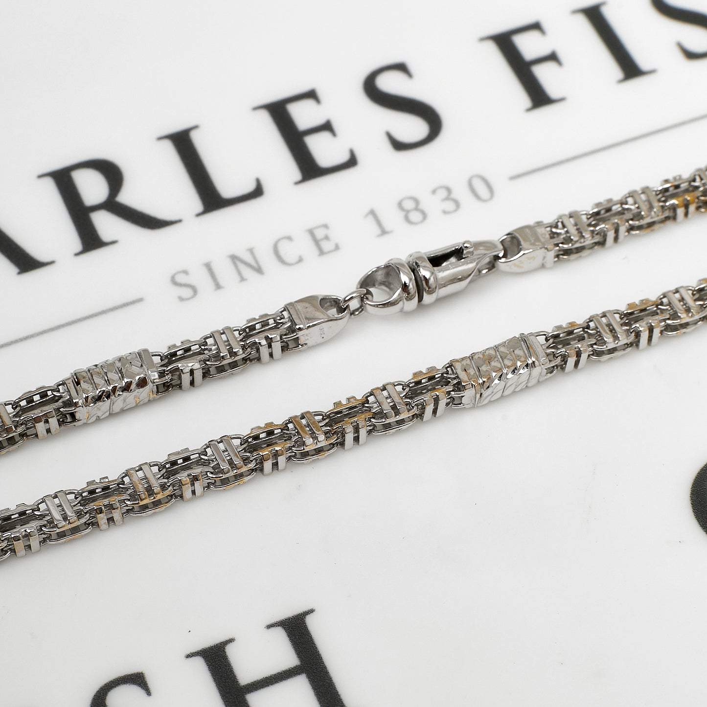 Pre-Owned 9ct White Gold Hollow Rectangle Chain Necklace