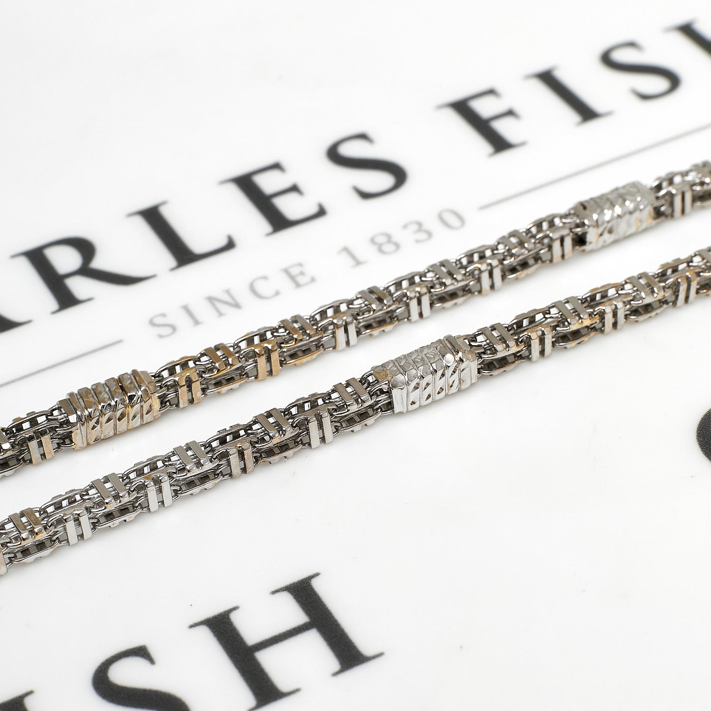 Pre-Owned 9ct White Gold Hollow Rectangle Chain Necklace