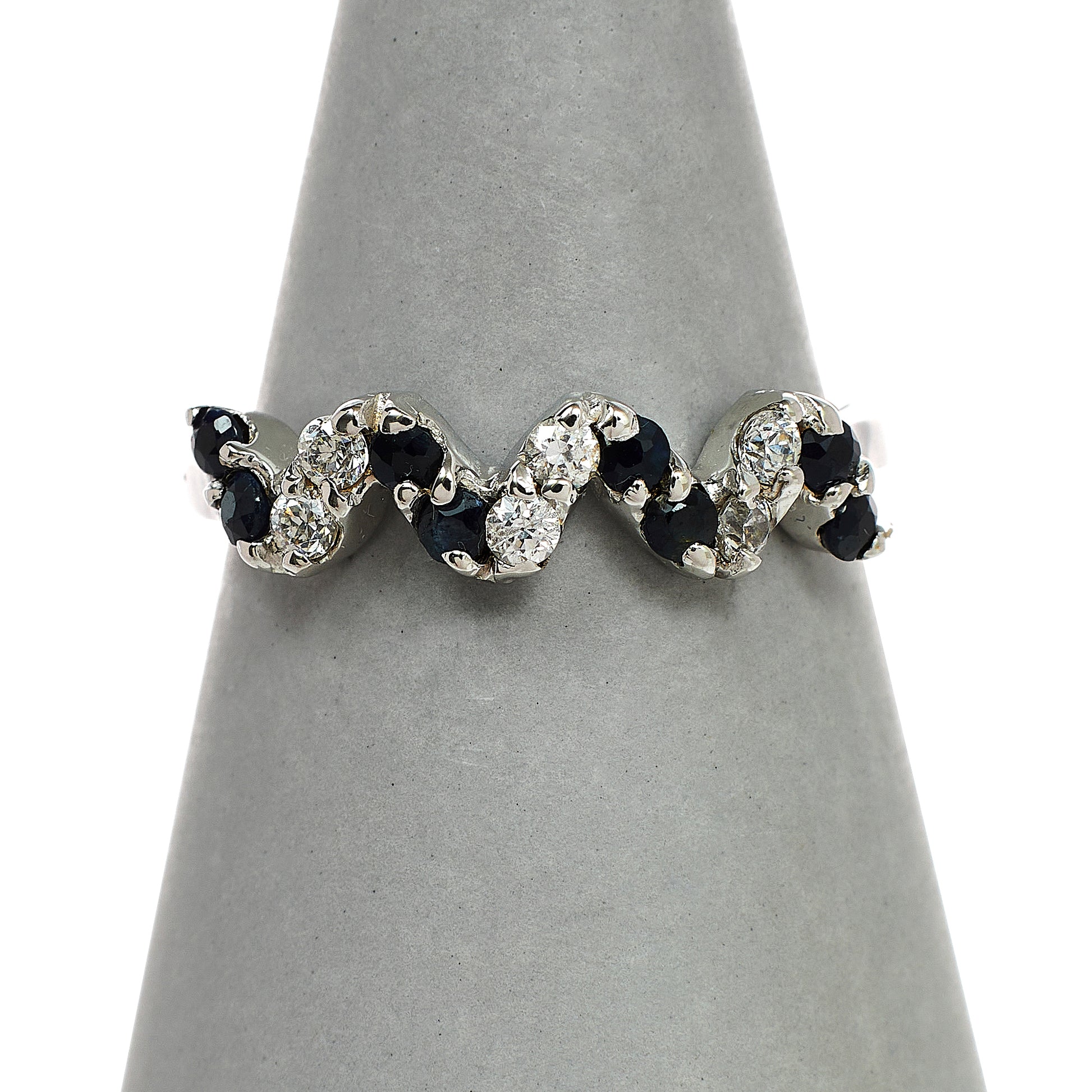 Pre-Owned 9ct White Gold CZ & Sapphire Zigzag Ring Size O