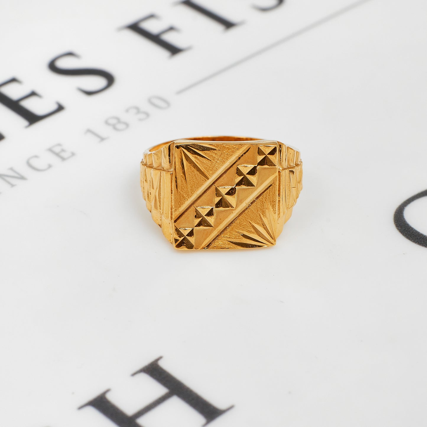 Pre-Owned 22ct Gold Mens Patterned Square Signet Ring Size X