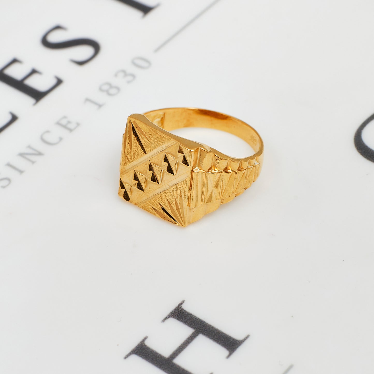 Pre-Owned 22ct Gold Mens Patterned Square Signet Ring Size X