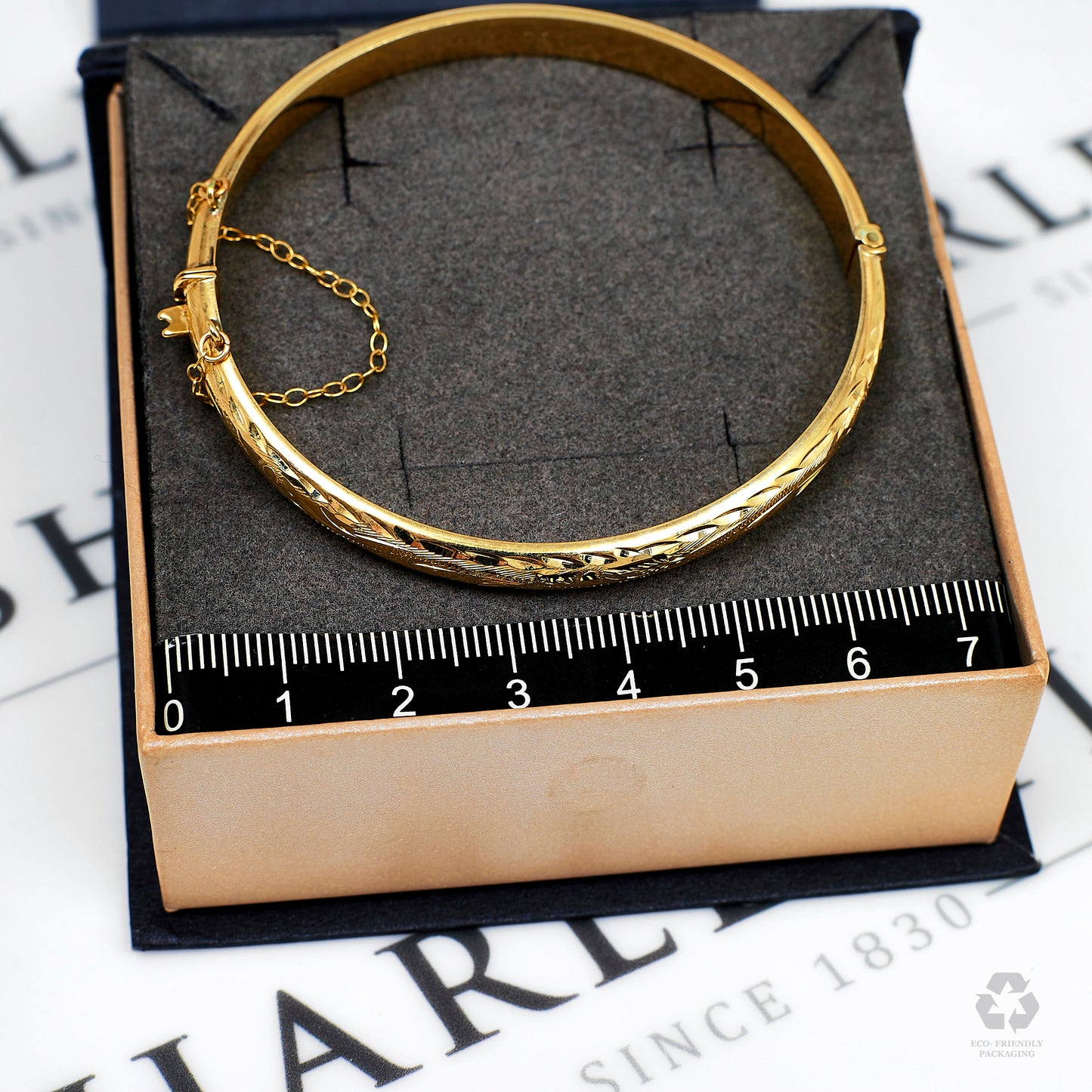 Pre-Owned 9ct Gold Patterned Hinged Bangle & Safety Chain